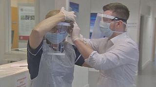 UK students use 3D printers to produce masks