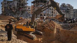Gaza: Hamas expands search for hostages' bodies with help from Egypt