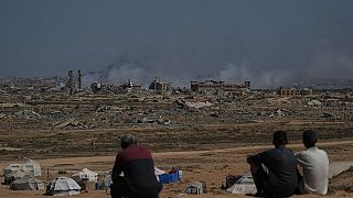 Israel orders halt to gaza city offensive while strikes persist