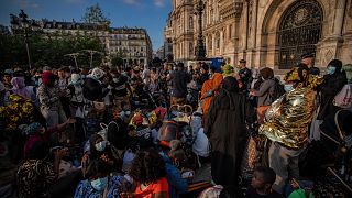 Migrants appeal for immediate shelter outside Paris City Hall